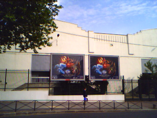 Photo de l'extérieur du salon Worldwide Invitational 2008 à Paris réalisée par Tigerlilly.
